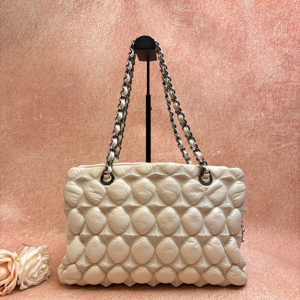 CHANEL Vintage Puffy Quilted Lambskin Chain Bag in White