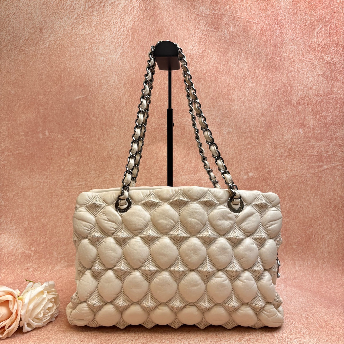 CHANEL Vintage Puffy Quilted Lambskin Chain Bag in White
