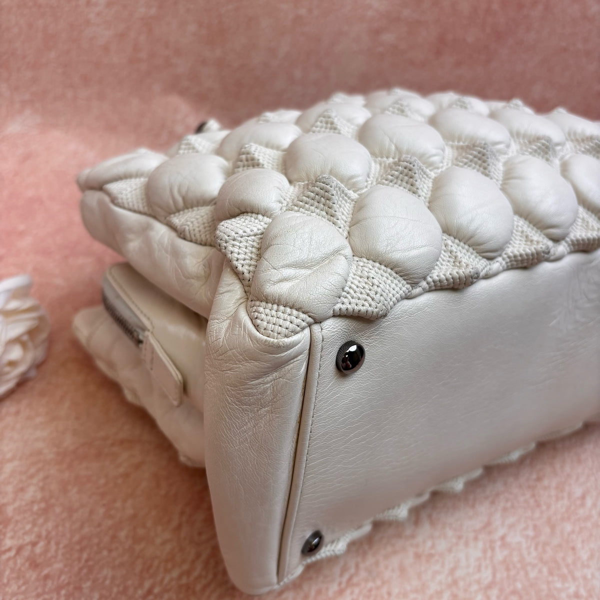 CHANEL Vintage Puffy Quilted Lambskin Chain Bag in White