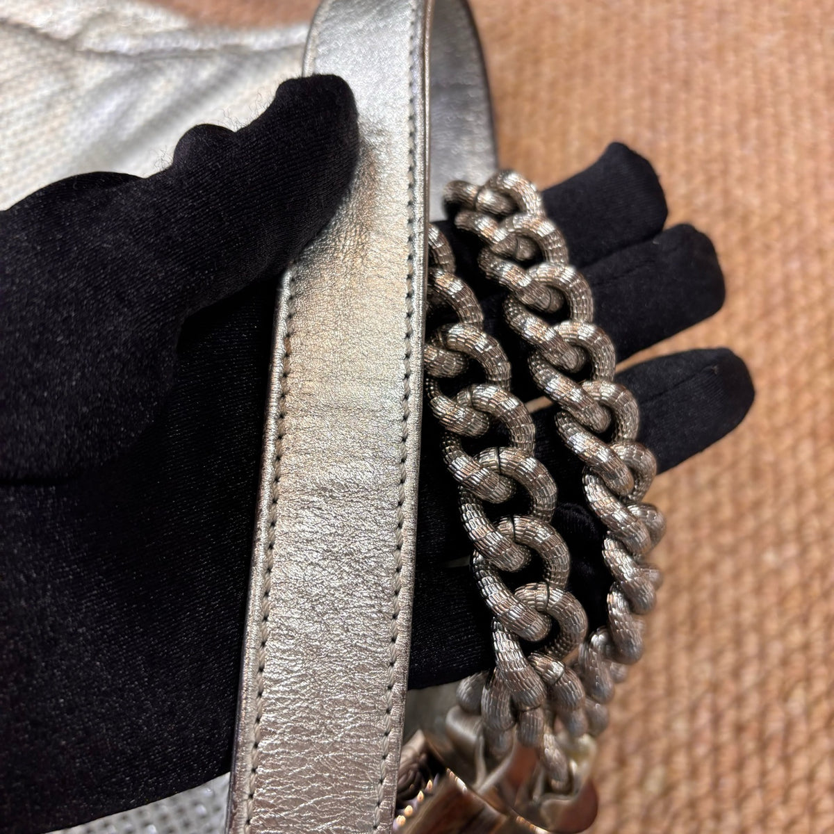 Chanel runway 2ways metallic silver mesh lava chain bag, ultra-textured silver, strong Y2K vibe, stylish and avant-garde with personality!