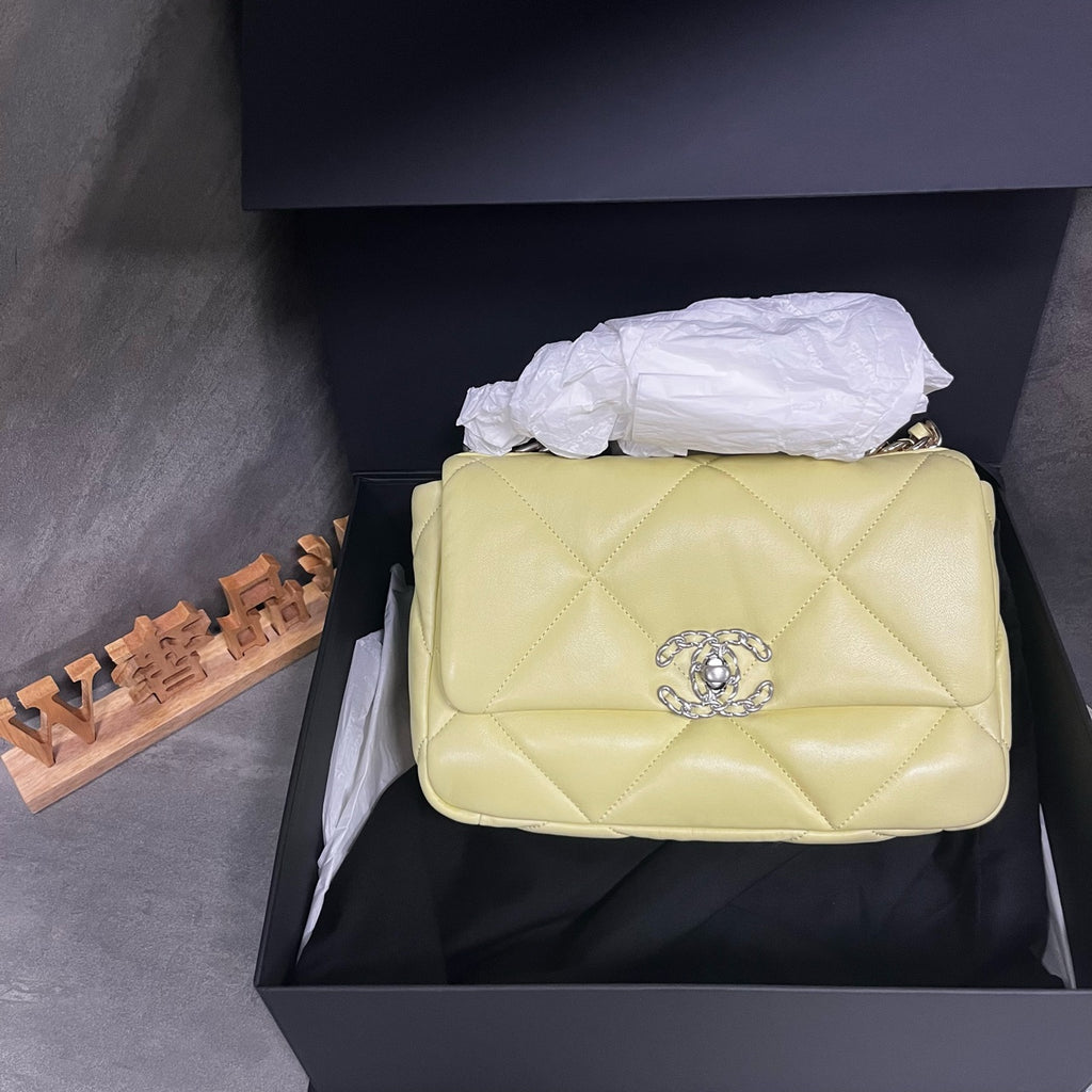 2024 complete set with invoice, 19bag small size, brand new in beige