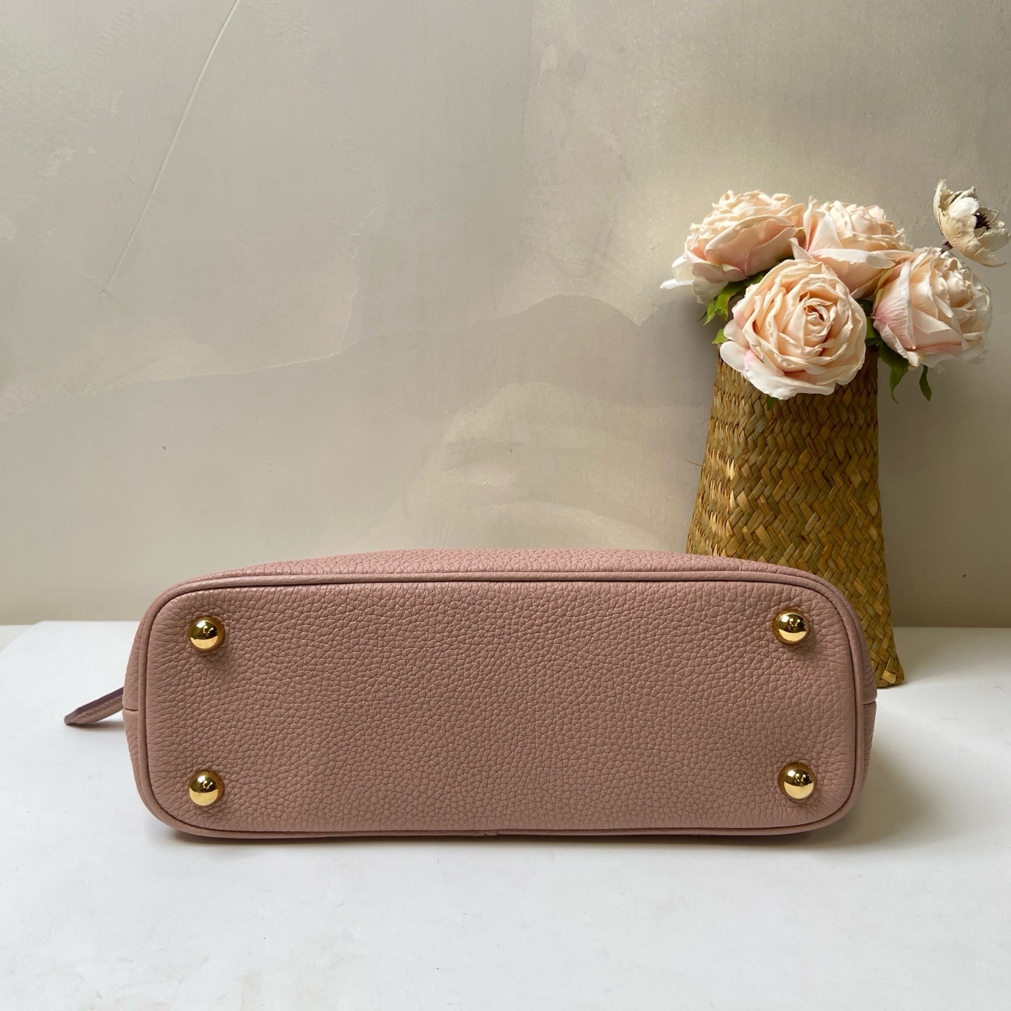 Burberry Lychee Grain Leather Shell Bag 99% New Size: 30*20 Old Pink Accessories: Dust Bag, Instruction Manual,