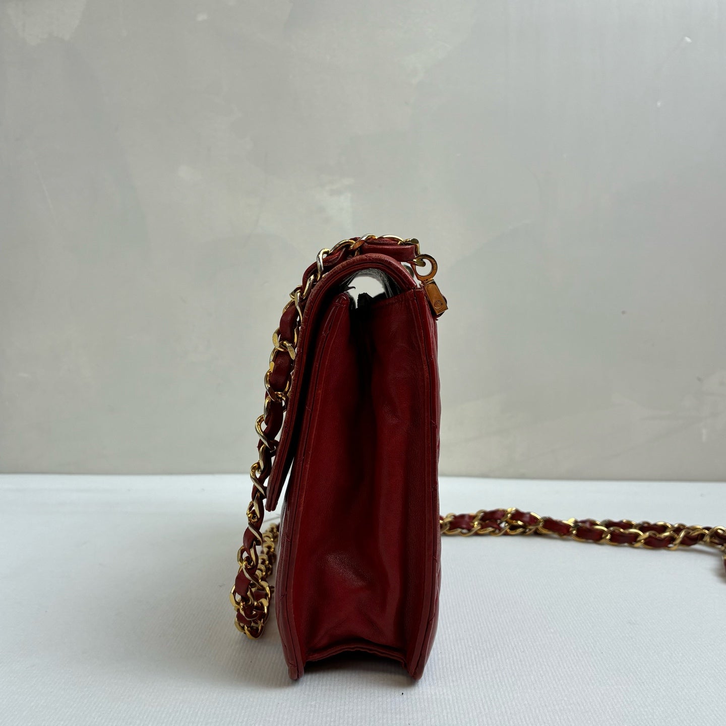 Chanel Vintage Red and Gold Round Double C Square Bag Length 17.5cm Lambskin Material Bright Red 98% New