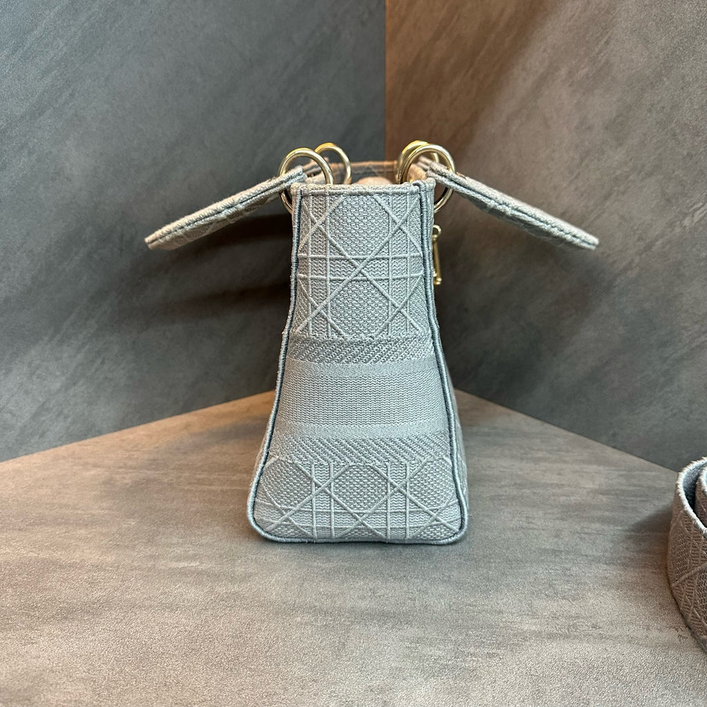 Dior/ Dior Five-check Daphne gold Buckle embroidered canvas 20 years old code size 24cm x20cm x11