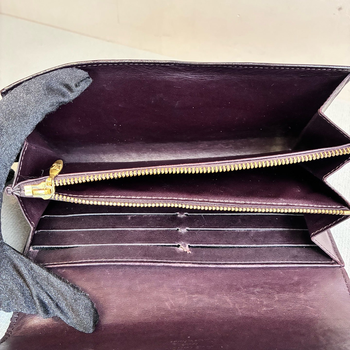 LV/Louis Vuitton 98% New Patent Leather Monogram Long Wallet Cherry Color Size 19*10
