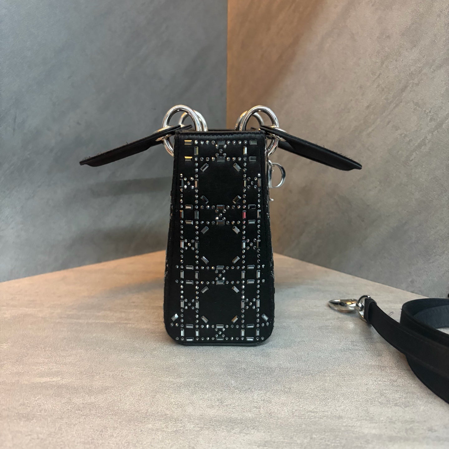 Dior Lady Dior 3-panel Velvet Edition Black / 17*14*7cm, 2019 release, structured silhouette, clean interior, in stock at a favorable price