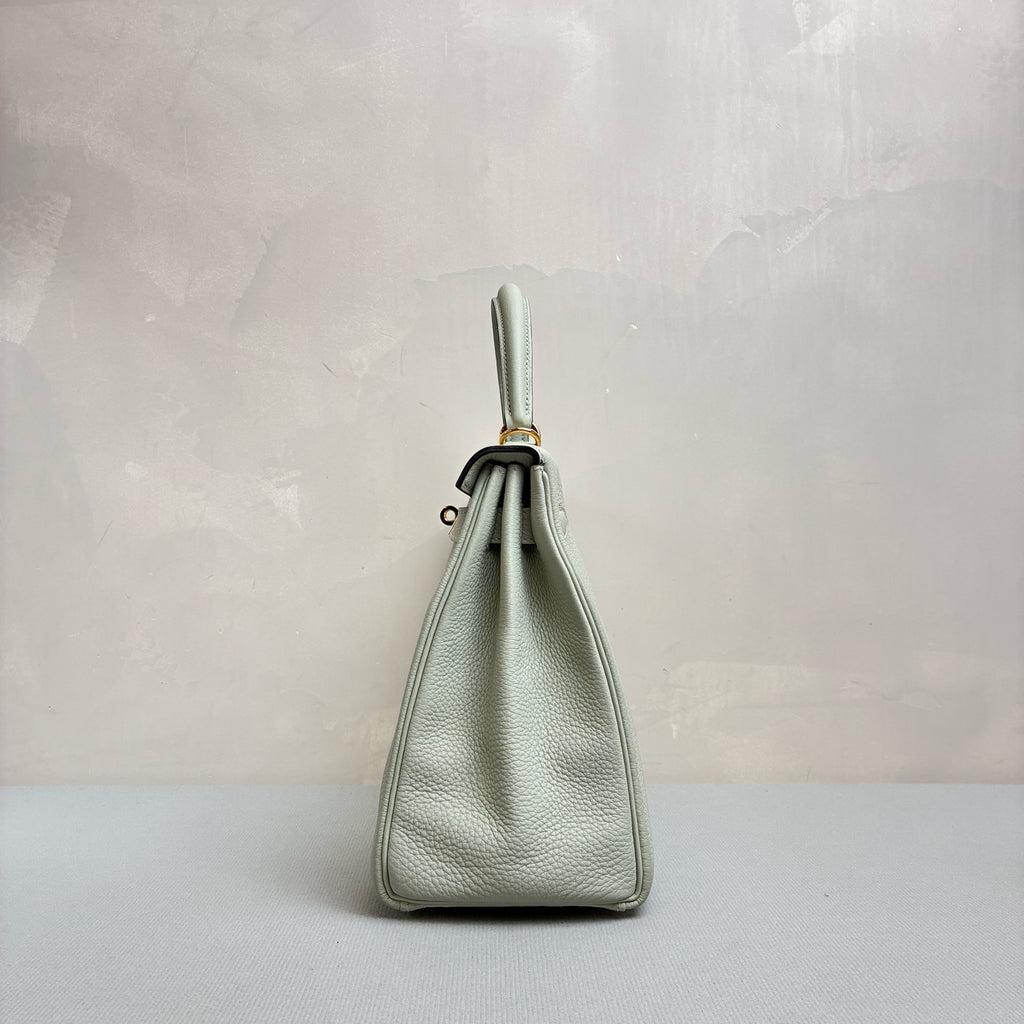 Hermès Kelly 28 in Ice Grey with Gold Hardware, B Stamp, Pre-owned condition, Dimensions 28/10/22 cm, Retail Price 120,000.