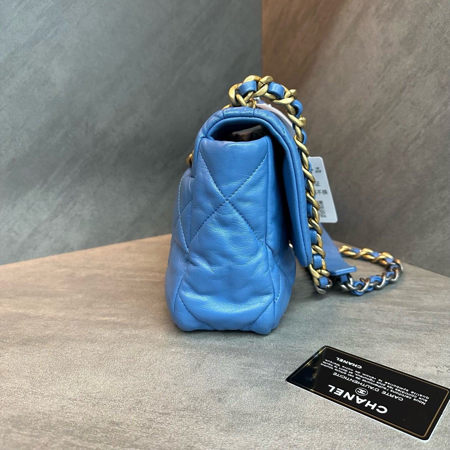 Chanel 19bag, small, blue, gold buckle, diamond-patterned sheepskin chain bag, 29 opening, card bag type, three-dimensional, clean inside