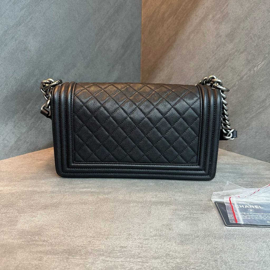 Chanel leboy medium-sized black and silver lychee cowhide chain bag, 23K with a card