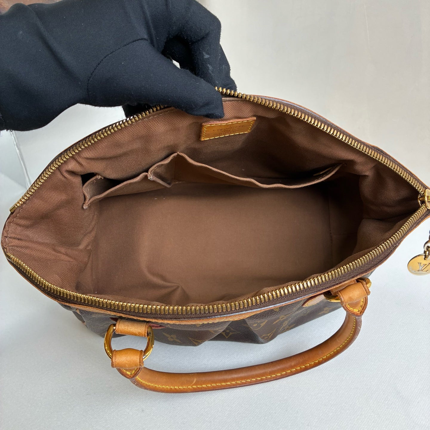 Louis Vuitton/LV Classic Monogram Small Dumpling Bag Handbag 99% New Size: 28 x 11 x 24 cm