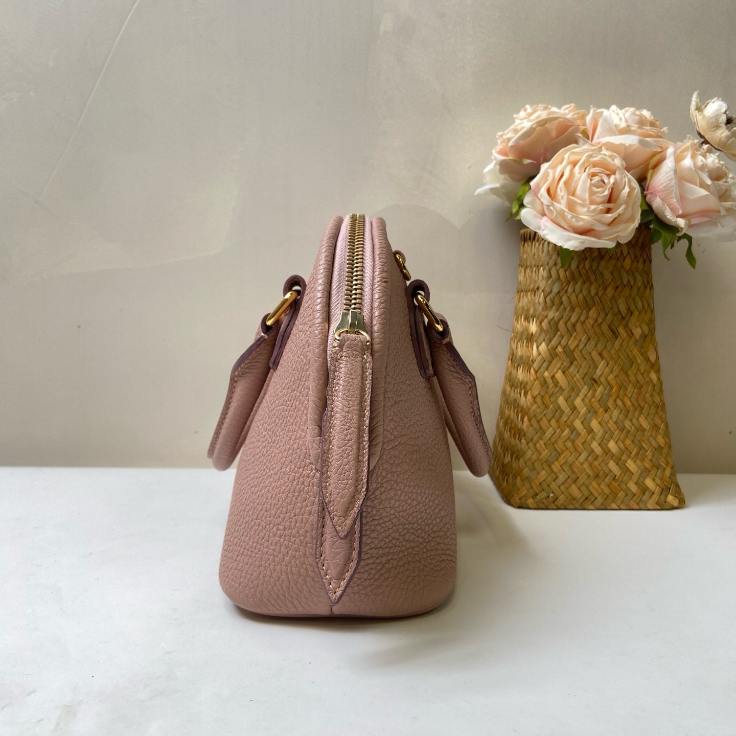 Burberry Lychee Grain Leather Shell Bag 99% New Size: 30*20 Old Pink Accessories: Dust Bag, Instruction Manual,