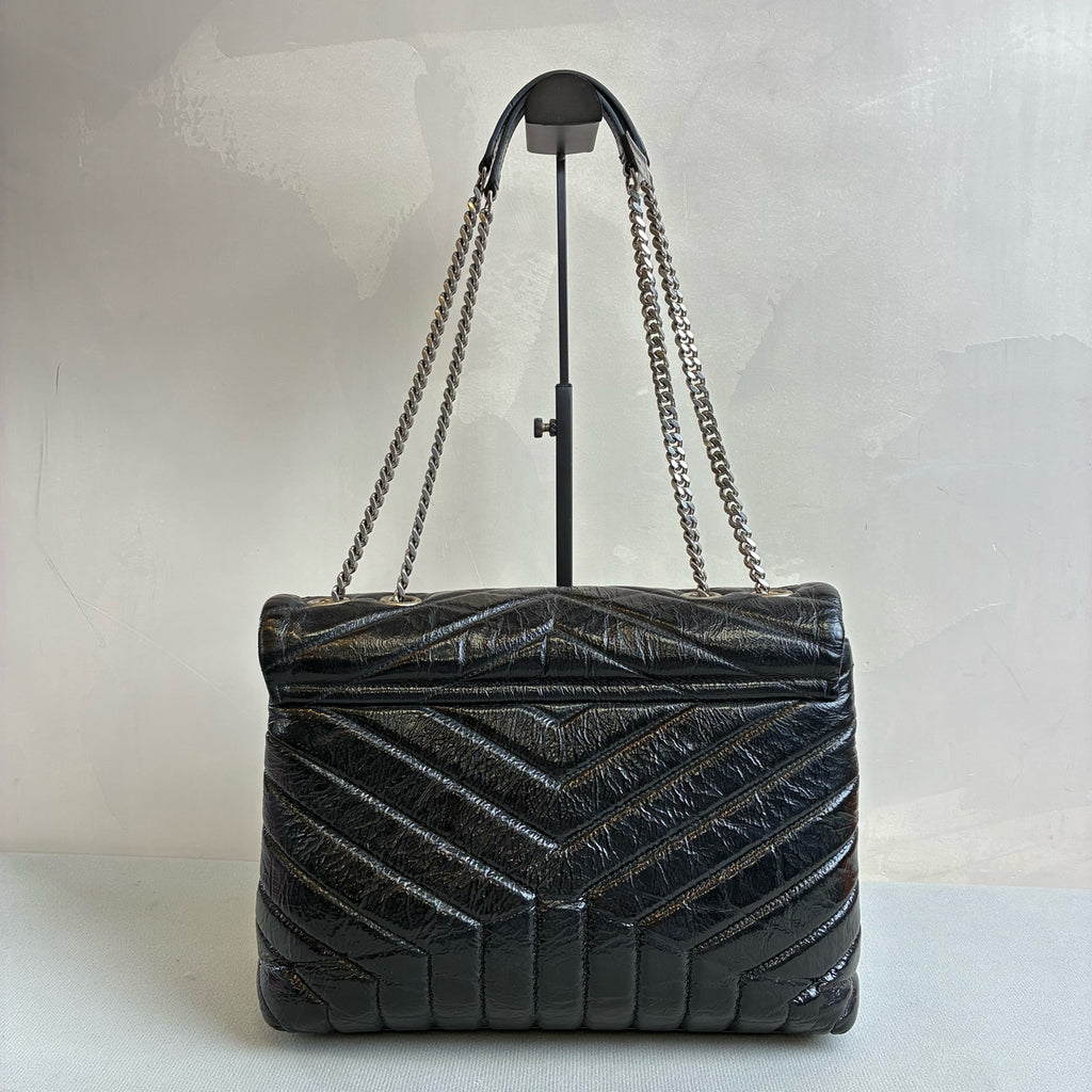 99% new YSL Loulou shoulder bag, medium size, black patent leather with silver chain, super stylish, dimensions 30x22x13.