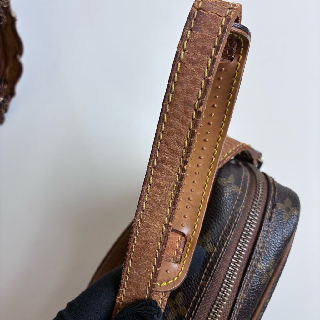 Louis Vuitton Vintage Monogram Camera Bag 1988 Shoulder Bag 98% New Size: 23*14 Coated Canvas