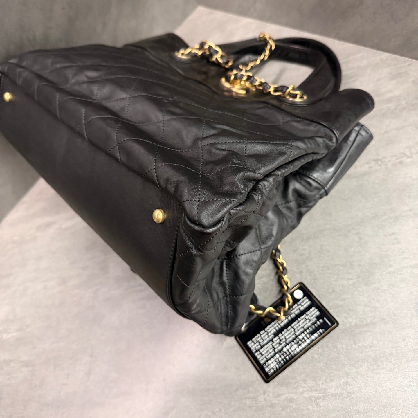 CHANEL Black and Gold Tote Bag Airport Bag, 16-series with authenticity card, dimensions 34*16*25cm, original condition