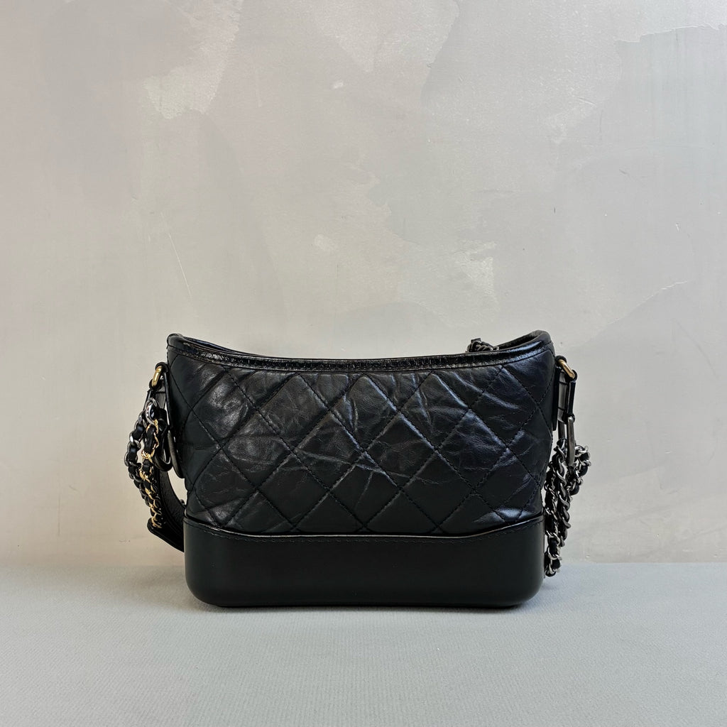 Chanel 99% new 28 Open Boy Bag Medium Black Size 21*14