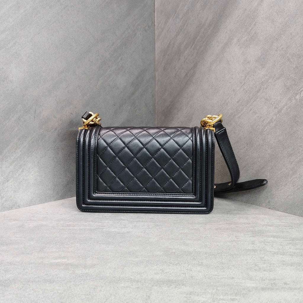 CHANEL + Chanel + Le Boy + Black Gold Diamond Pattern Cowhide Gold Buckle Chain Shoulder Bag 23 Open Without Card