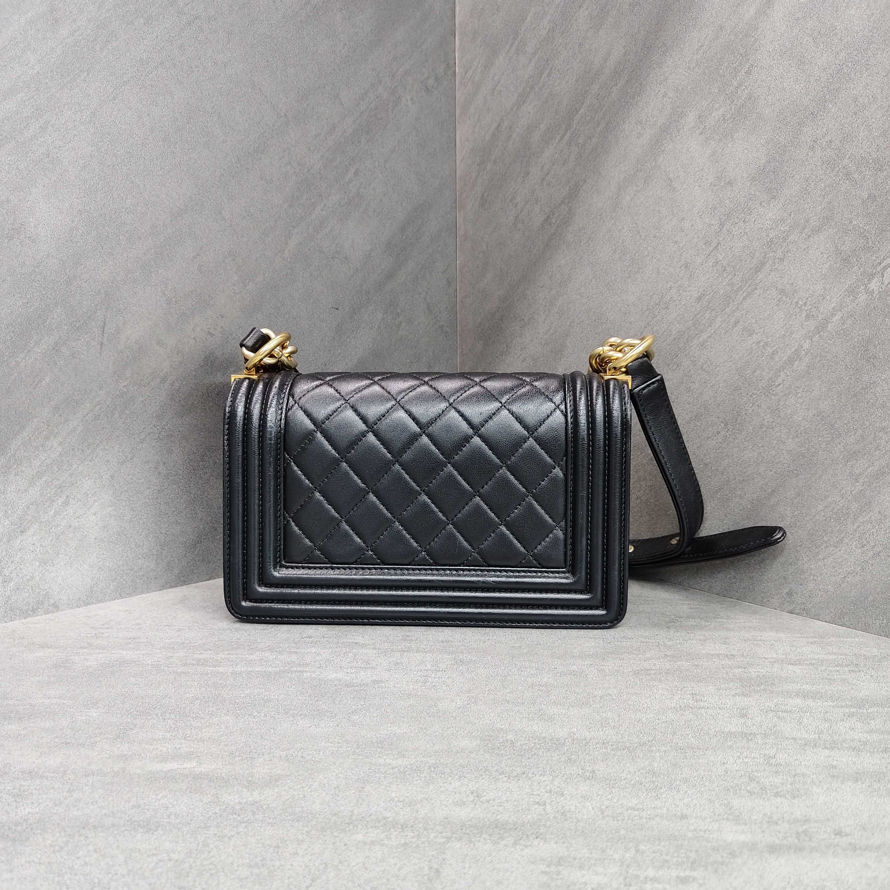 CHANEL + Chanel + Le Boy + Black Gold Diamond Pattern Cowhide Gold Buckle Chain Shoulder Bag 23 Open Without Card