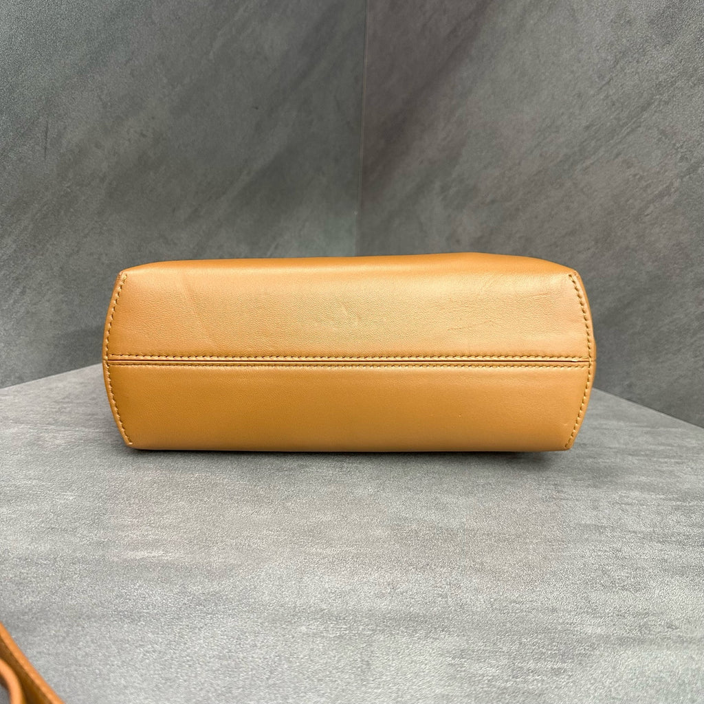 Fendi First F-shaped buckle lambskin clutch bag Caramel cloud bag crossbody bag