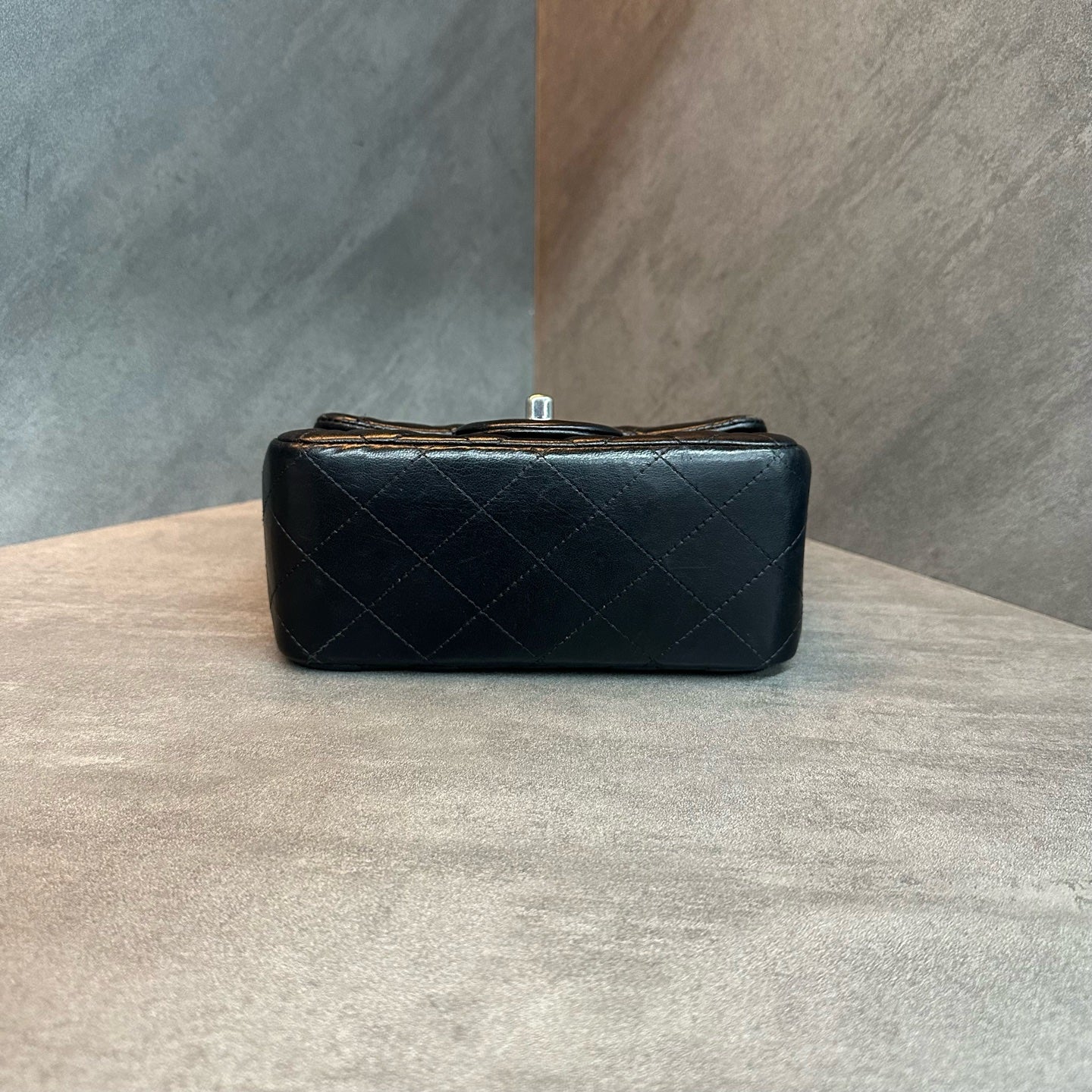 Chanel cf Square Fat Black silver sheepskin chain bag, 17 opening type, three-dimensional inside clean
