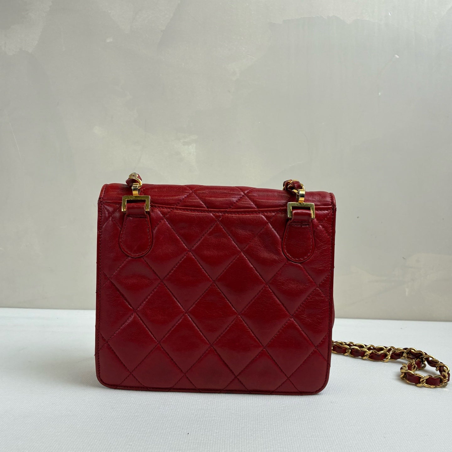 Chanel Vintage Red and Gold Round Double C Square Bag Length 17.5cm Lambskin Material Bright Red 98% New