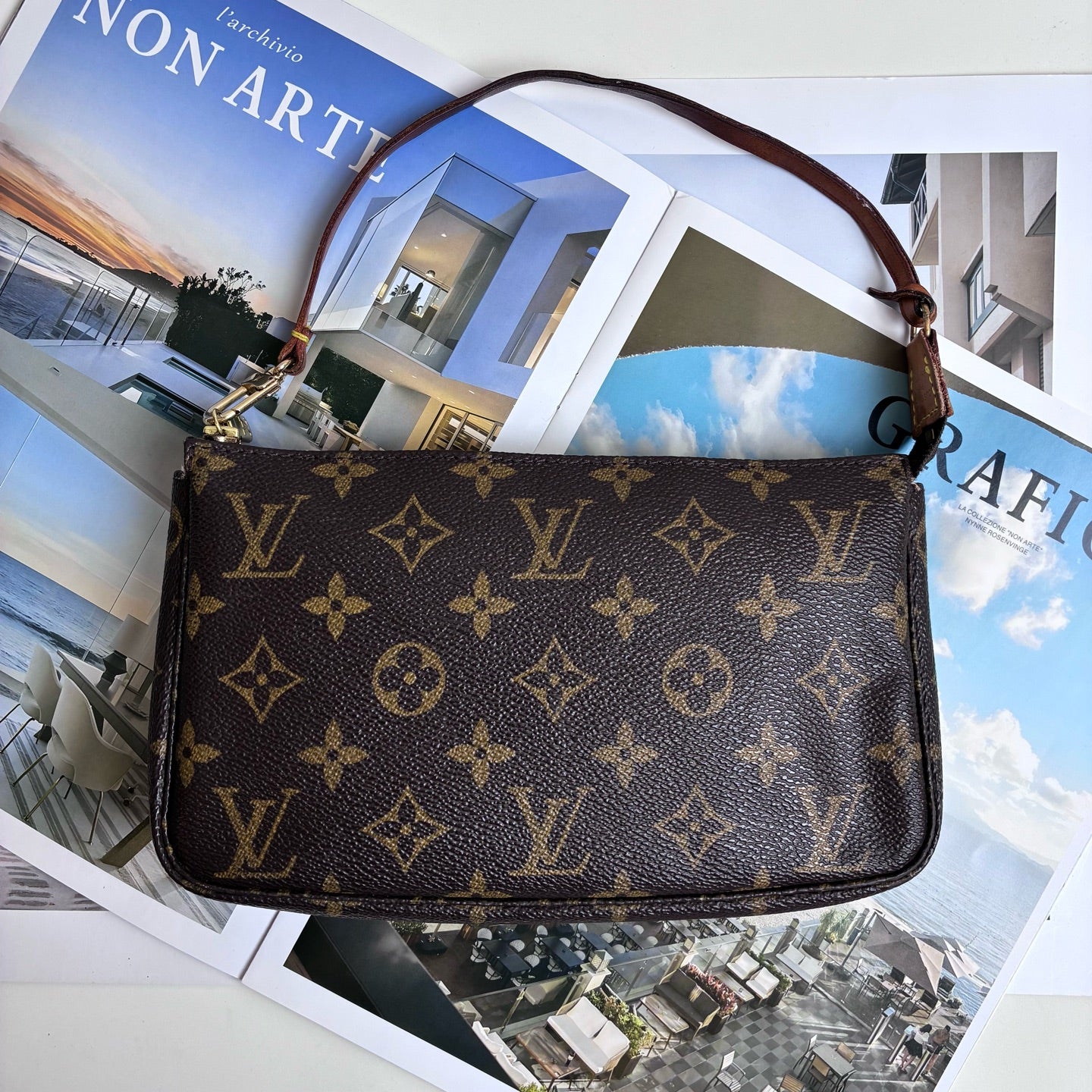 LV/Louis Vuitton Pochette Accessoires New Large Mahjong Bag Monogram Canvas with All-over Print and Zipper Closure Coated Canvas