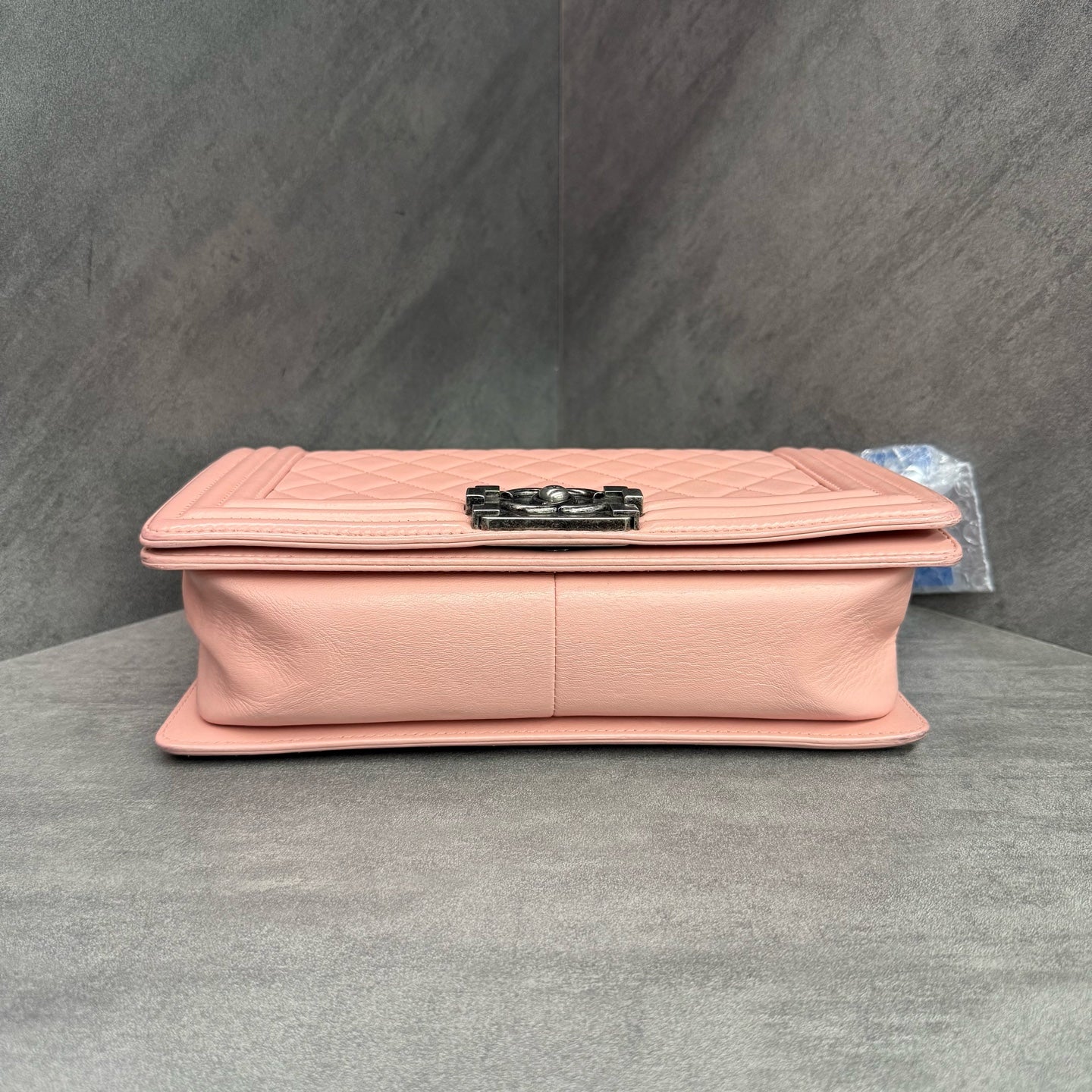 Chanel leboy medium-sized pink silver-clasp sheepskin bag with a clean three-dimensional inner lining, 20-kai, cassette card and ticket