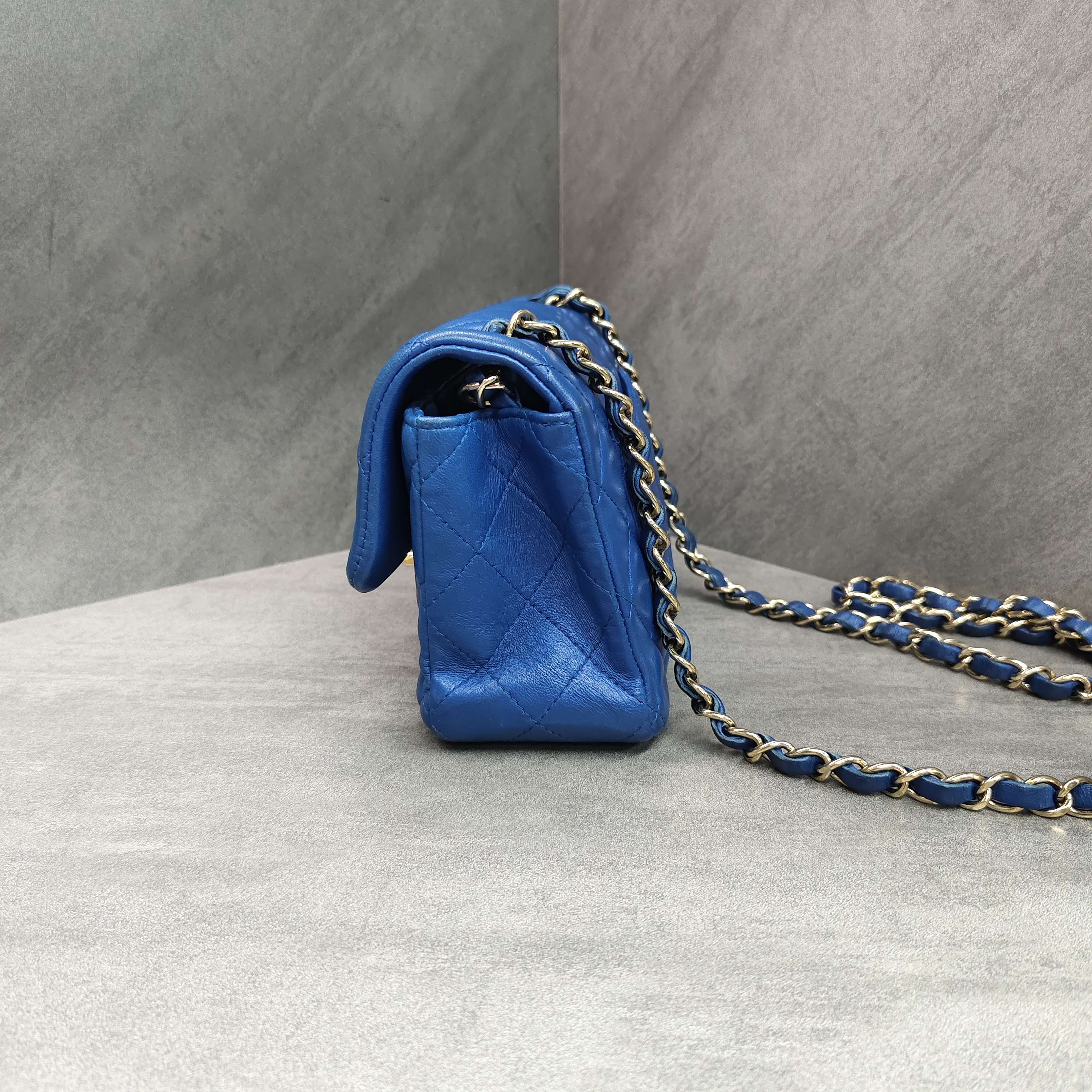 Chanel CF Large Mini Blue Gold Lambskin Chain Bag 24K Bag Shape Three-dimensional Interior Clean