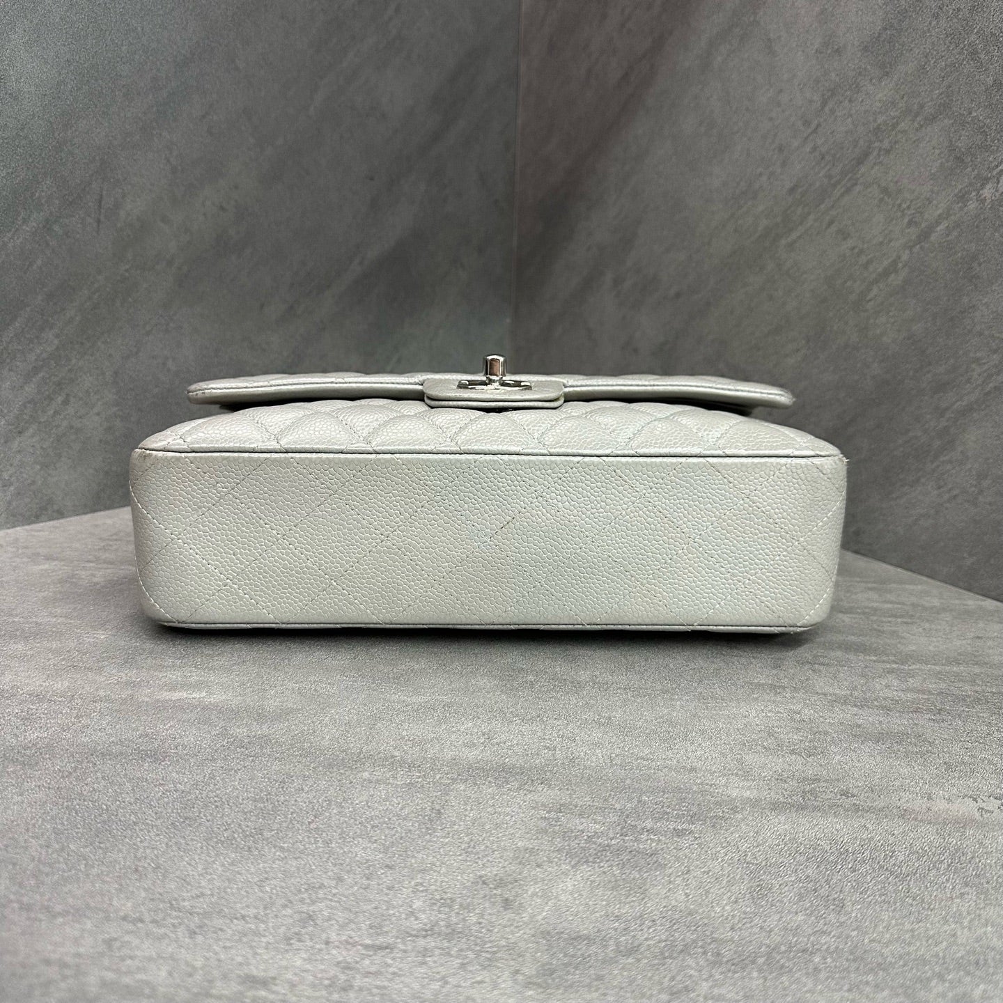 Chanel cf medium size grey silver-clasp lychee cowhide chain bag, 19 opening, card-free, three-dimensional