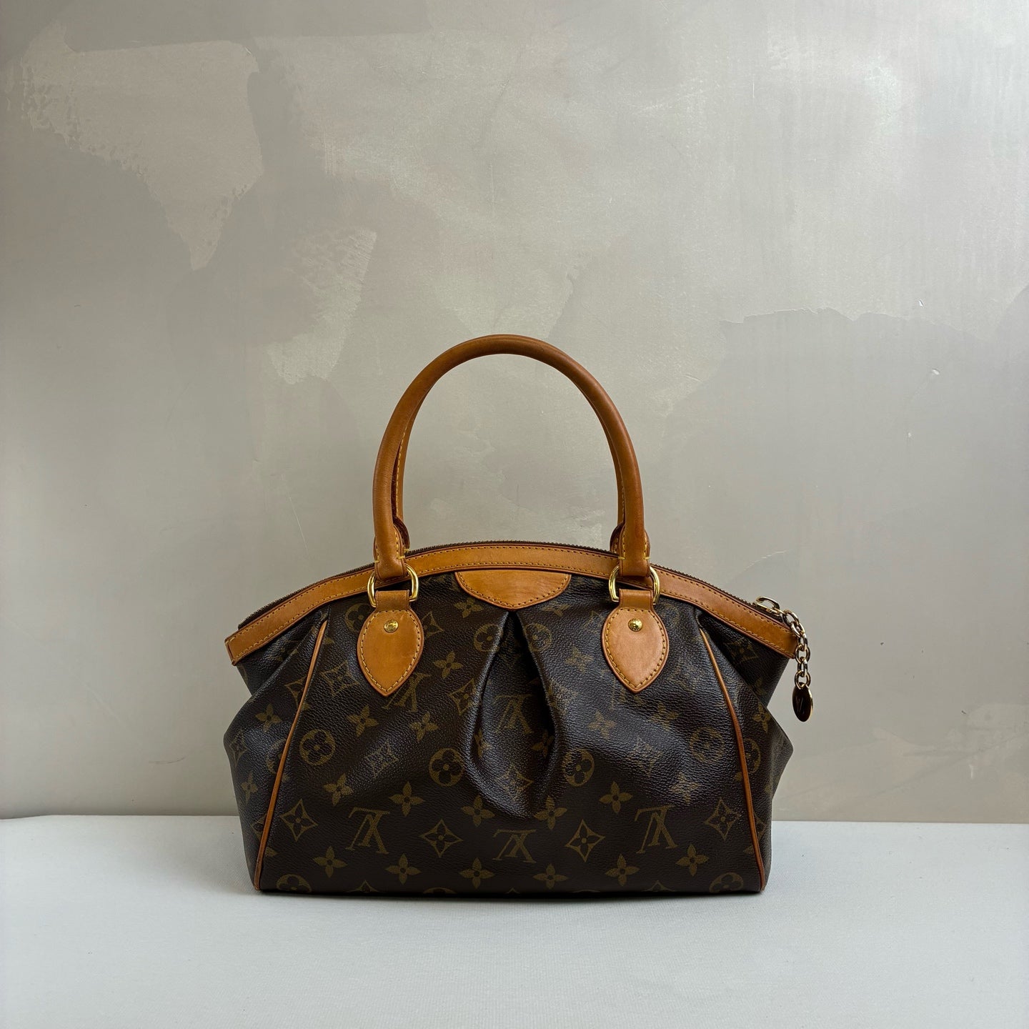 Louis Vuitton/LV Classic Monogram Small Dumpling Bag Handbag 99% New Size: 28 x 11 x 24 cm