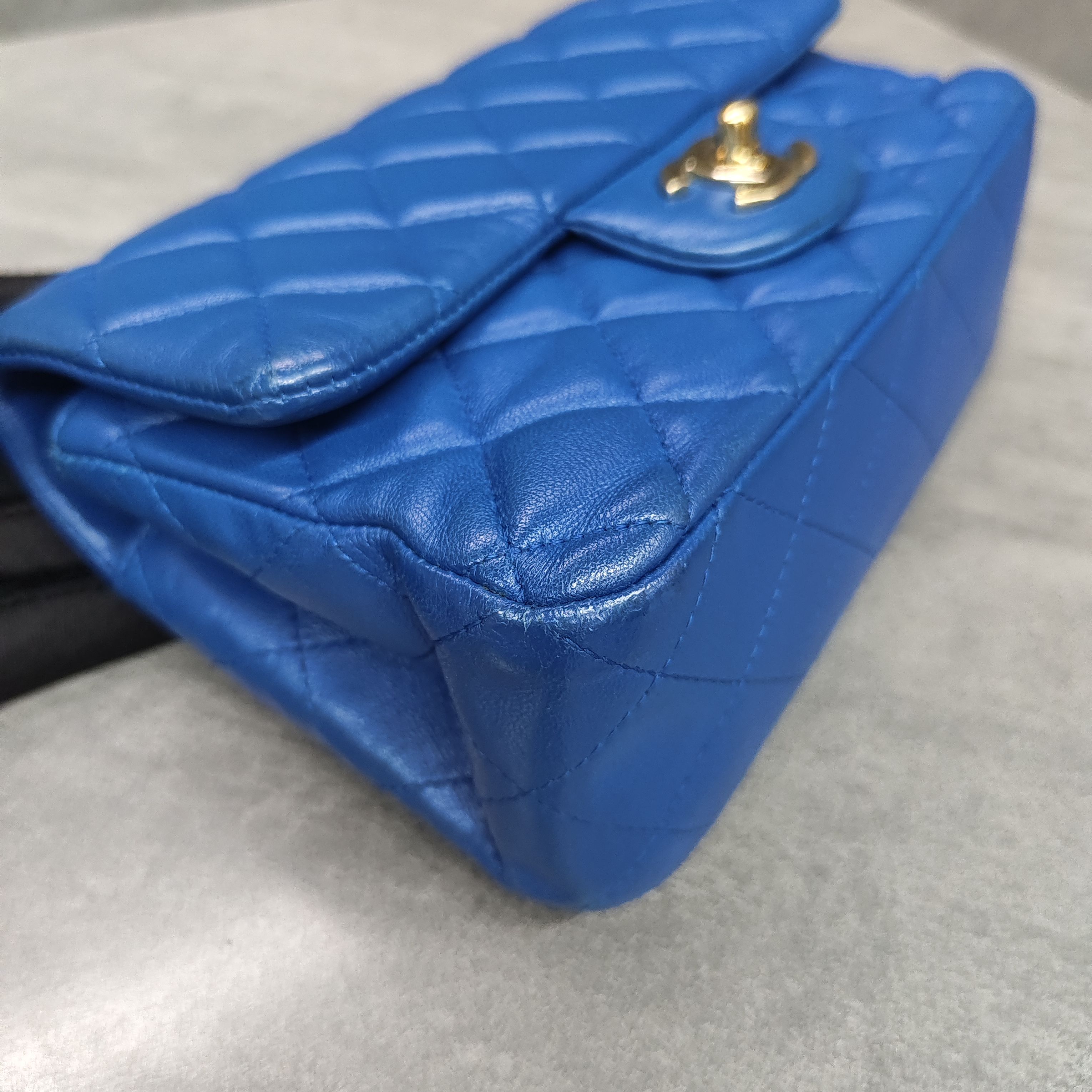 Chanel CF Large Mini Blue Gold Lambskin Chain Bag 24K Bag Shape Three-dimensional Interior Clean