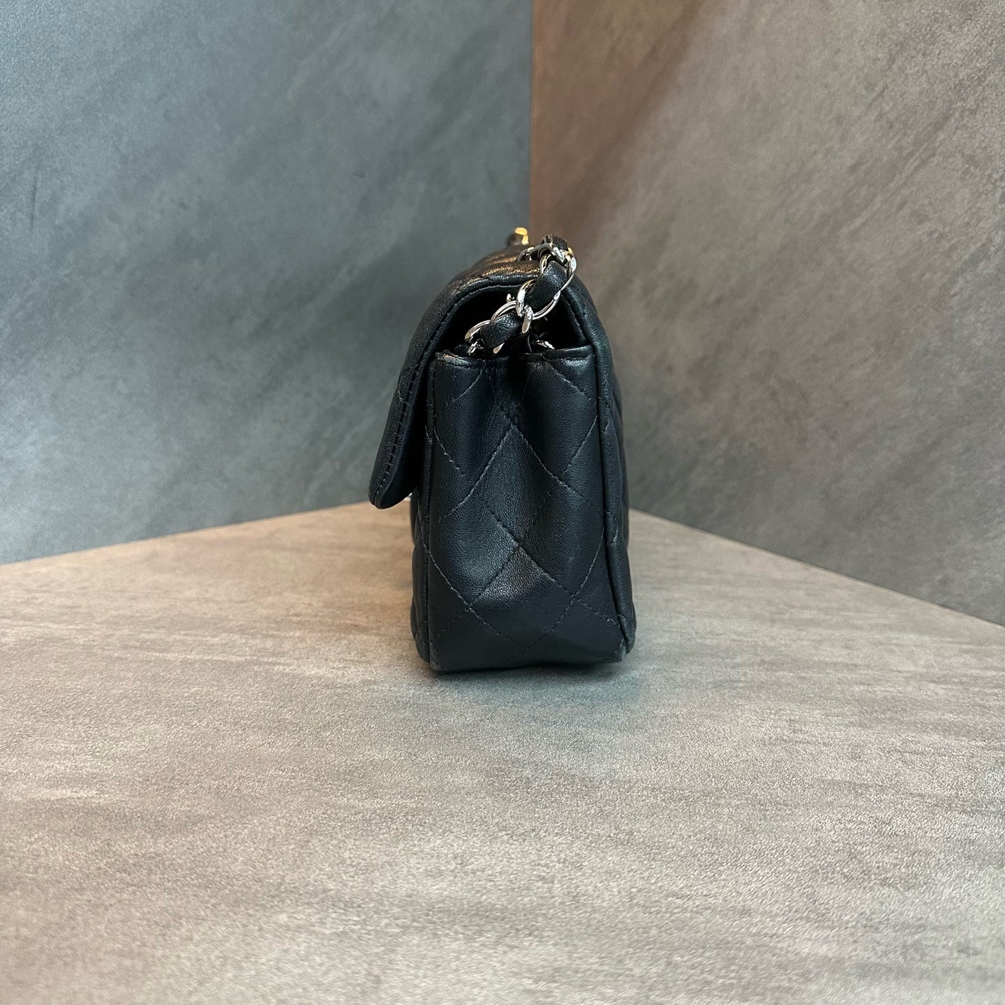 Chanel cf Large mini black silver sheepskin chain bag, 29 opening type, three-dimensional inside clean