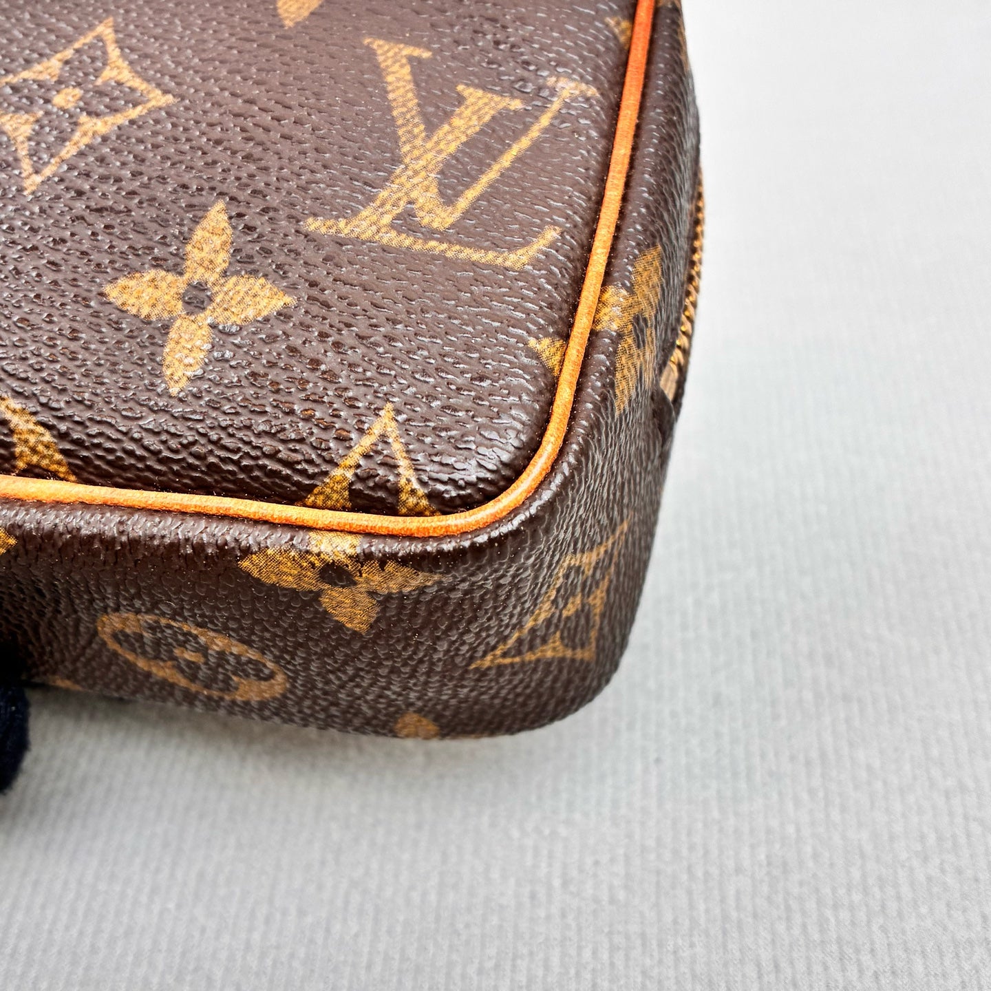 Louis Vuitton/LV Brown Monogram Tofu Block Clutch Bag Coated Canvas 99% New Size 11*8cm