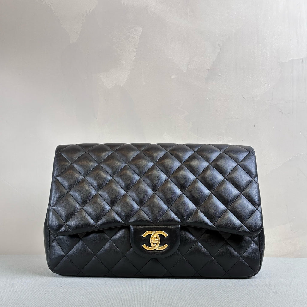 Chanel 14-inch 99% new CF medium size black and gold quilted lambskin dimensions 30*19.