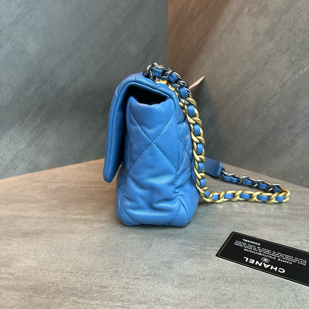Chanel 19bag, small, blue, gold buckle, diamond-patterned sheepskin chain bag, 29 opening, card bag type, three-dimensional, clean inside