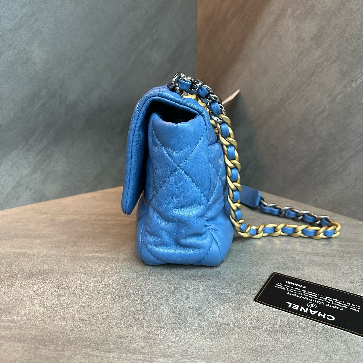 Chanel 19bag, small, blue, gold buckle, diamond-patterned sheepskin chain bag, 29 opening, card bag type, three-dimensional, clean inside