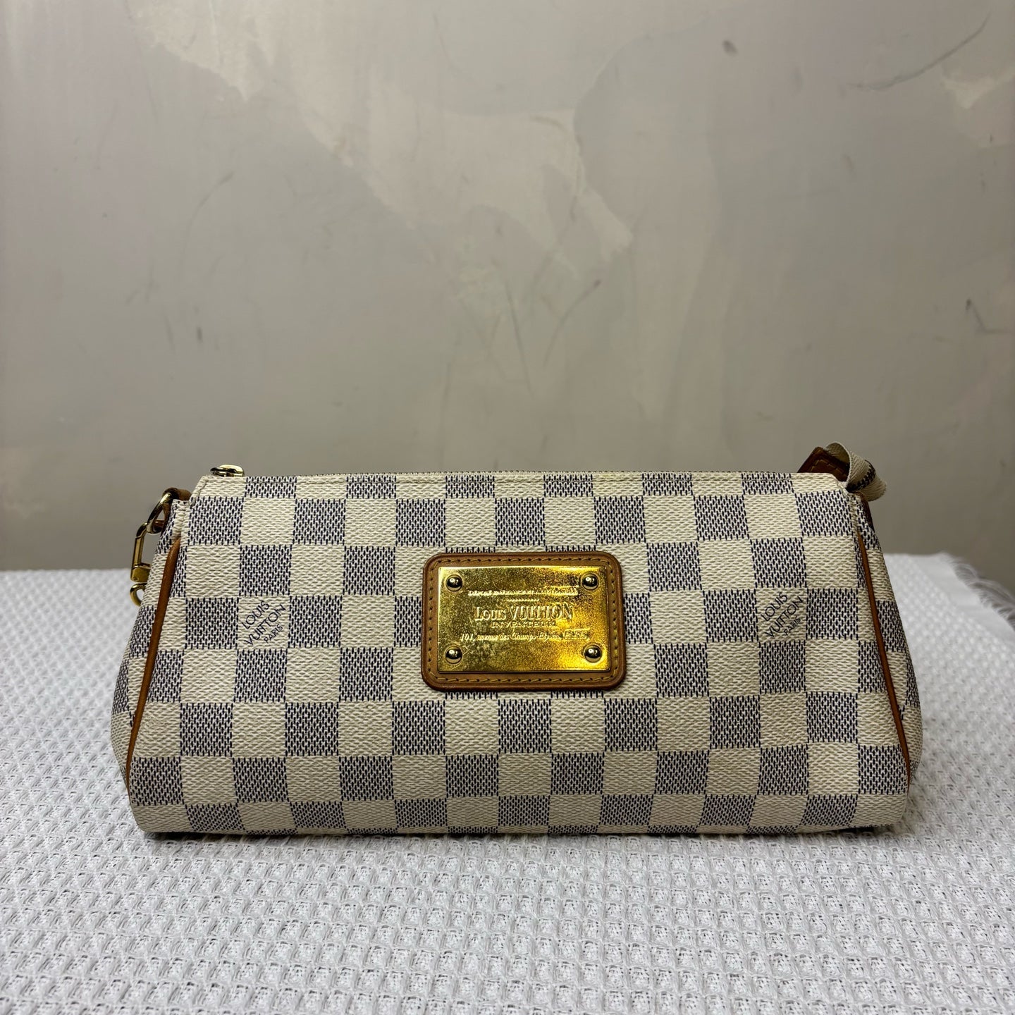 LV/Louis Vuitton White Checkerboard EVA Chain Bag Can be Worn Crossbody 99% New Size 24*12