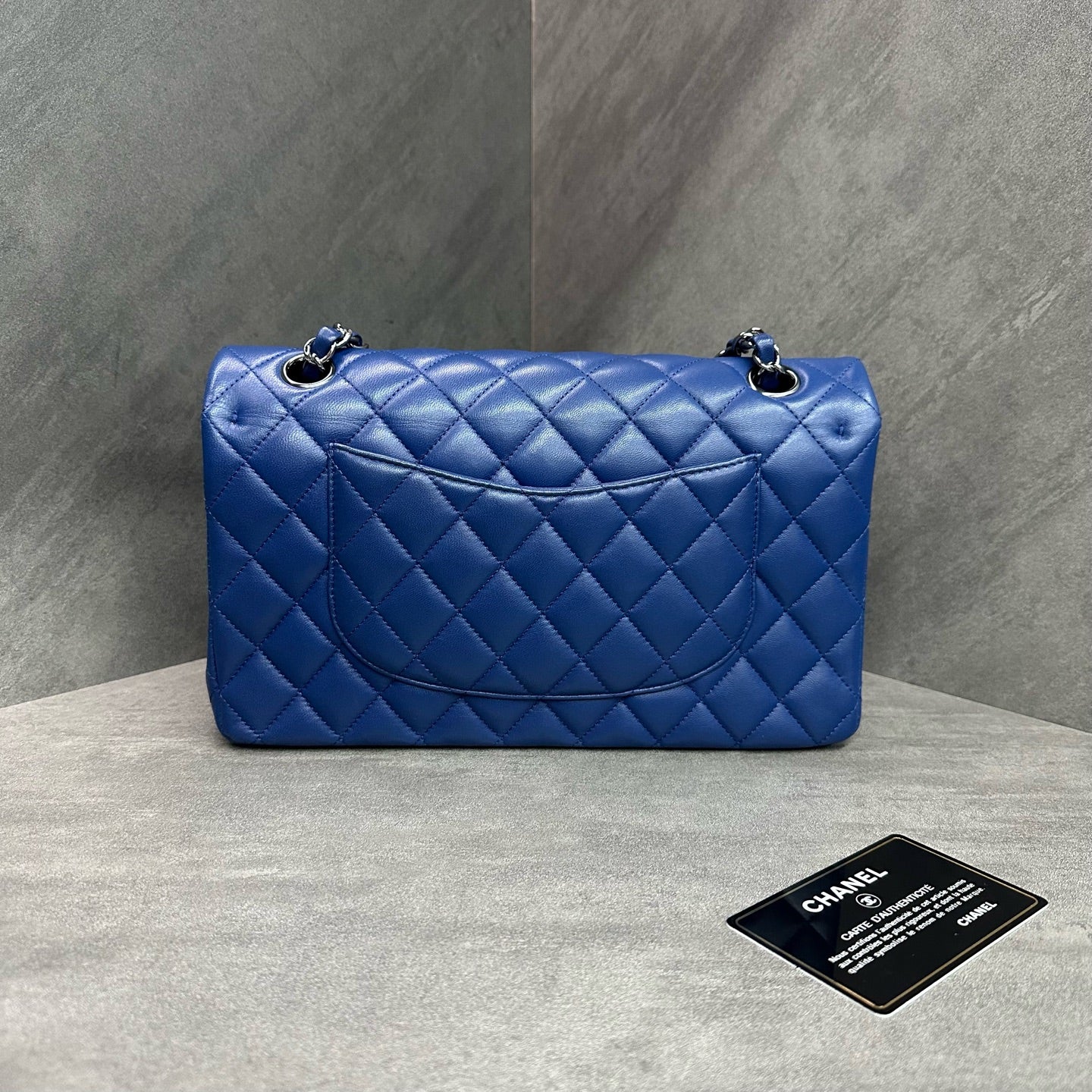 Chanel cf medium-sized blue and silver sheepskin chain bag, 23K with strap card, original color