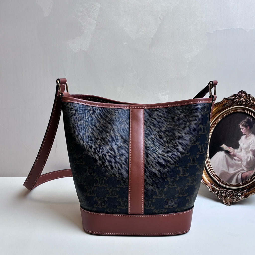 Celine Vintage Bucket Bag Shoulder Bag 99% New Size: 18x22 Leather Material