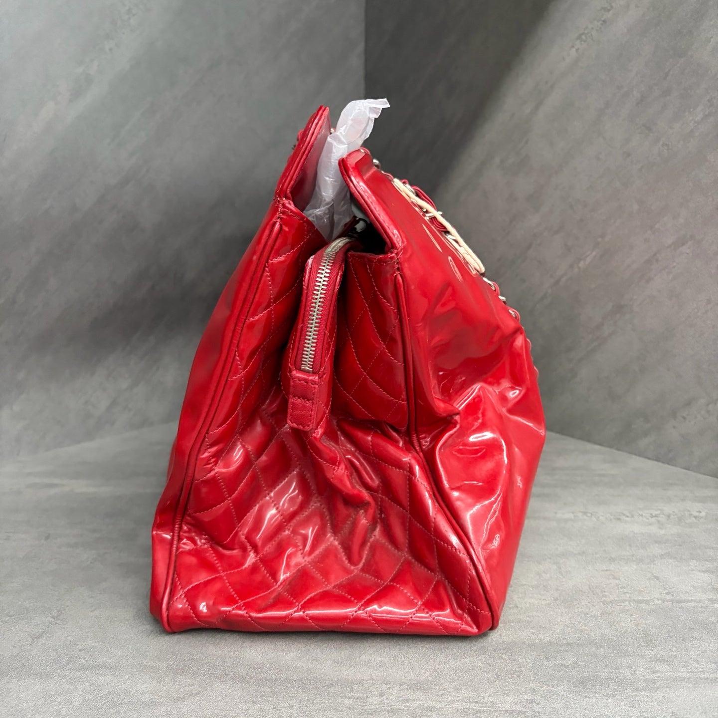 Chanel Red Patent Leather Chain Tote Bag, 32×12×19, 13-series, no authenticity card, clean interior, in stock