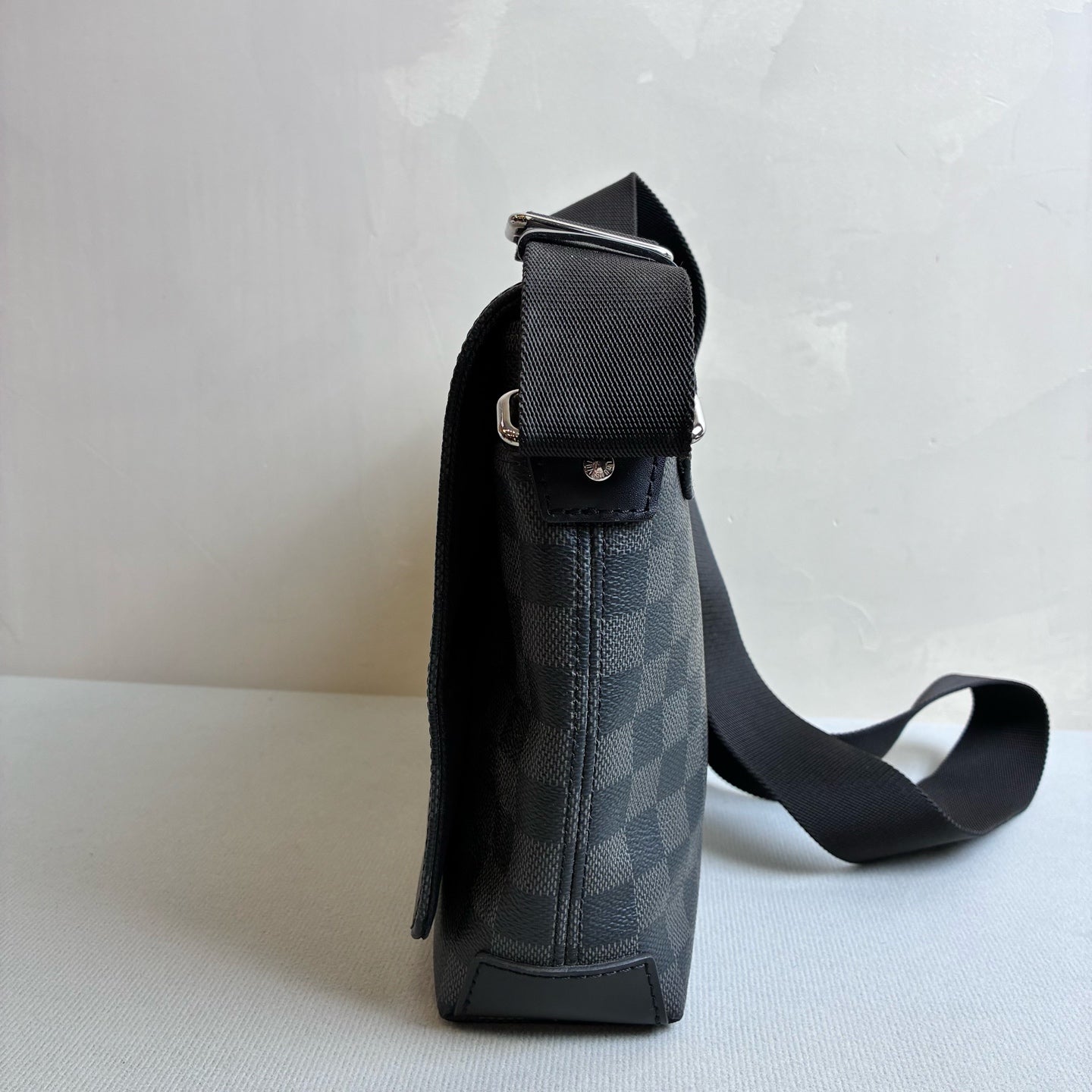 Louis Vuitton/LV Chip Series Black Checkerboard Flap Messenger Bag Size 25*23 Original Price 13,800