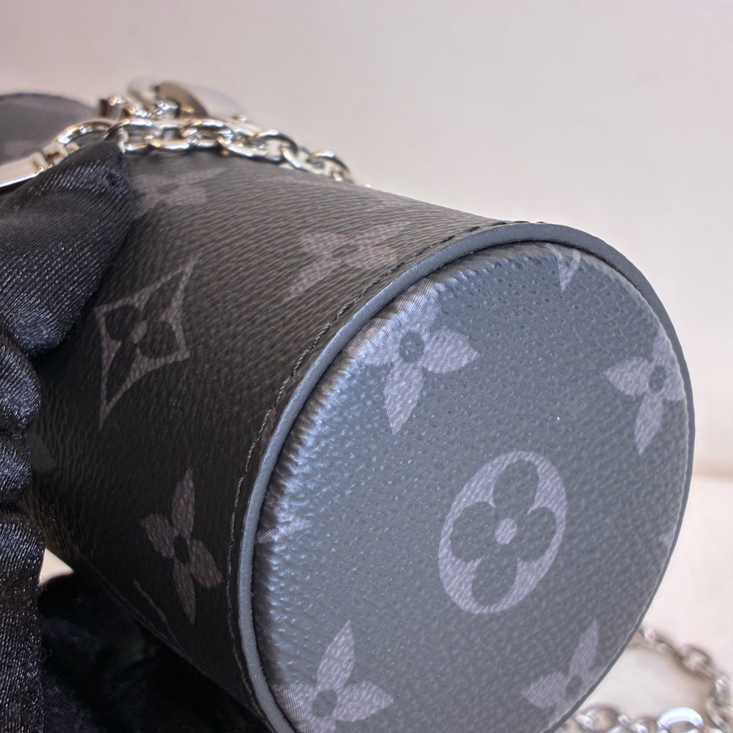 LV/Louis Vuitton 99% new Chip model Black Warrior Monogram Fragrance Box Shoulder Sling Bag Size 13*7