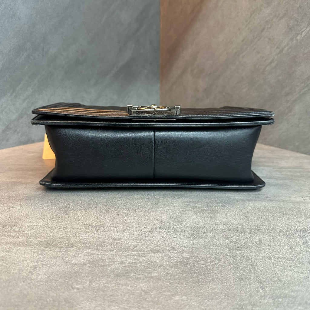 CHANEL leboy black silver-clasp sheepskin chain single-shoulder bag, 18K