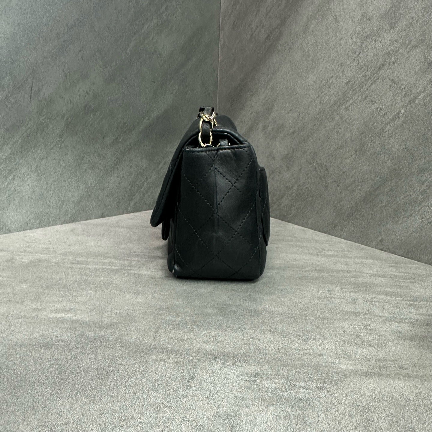 Chanel cf Square Fat Man Black gold sheepskin Chain bag, 17 open bag type, three-dimensional inside clean
