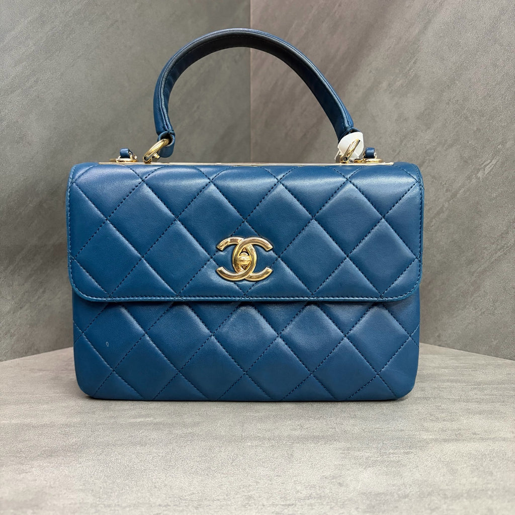 Chanel Trendy CC small blue gold-clasp sheepskin handbag, 24 kai, no card bag, good shape, clean inside