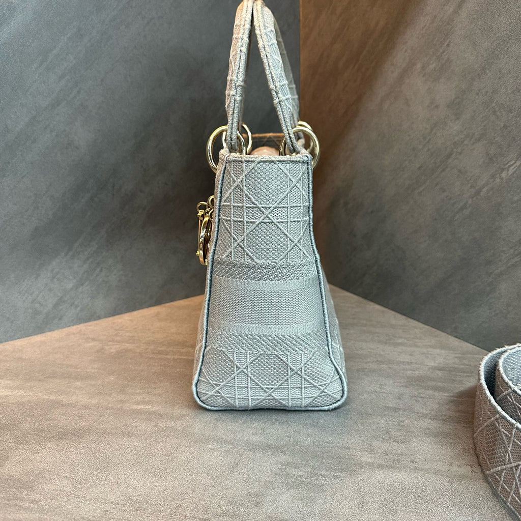 Dior/ Dior Five-check Daphne gold Buckle embroidered canvas 20 years old code size 24cm x20cm x11