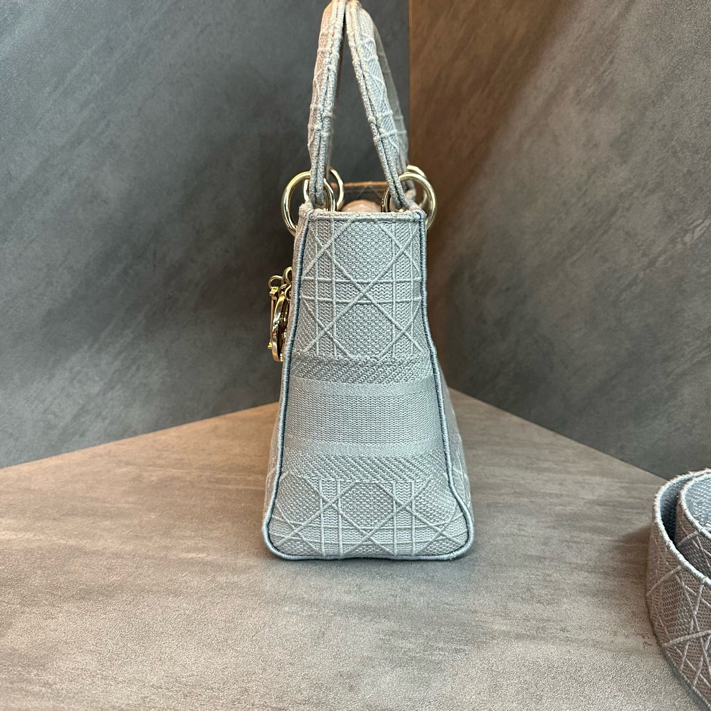 Dior/ Dior Five-check Daphne gold Buckle embroidered canvas 20 years old code size 24cm x20cm x11