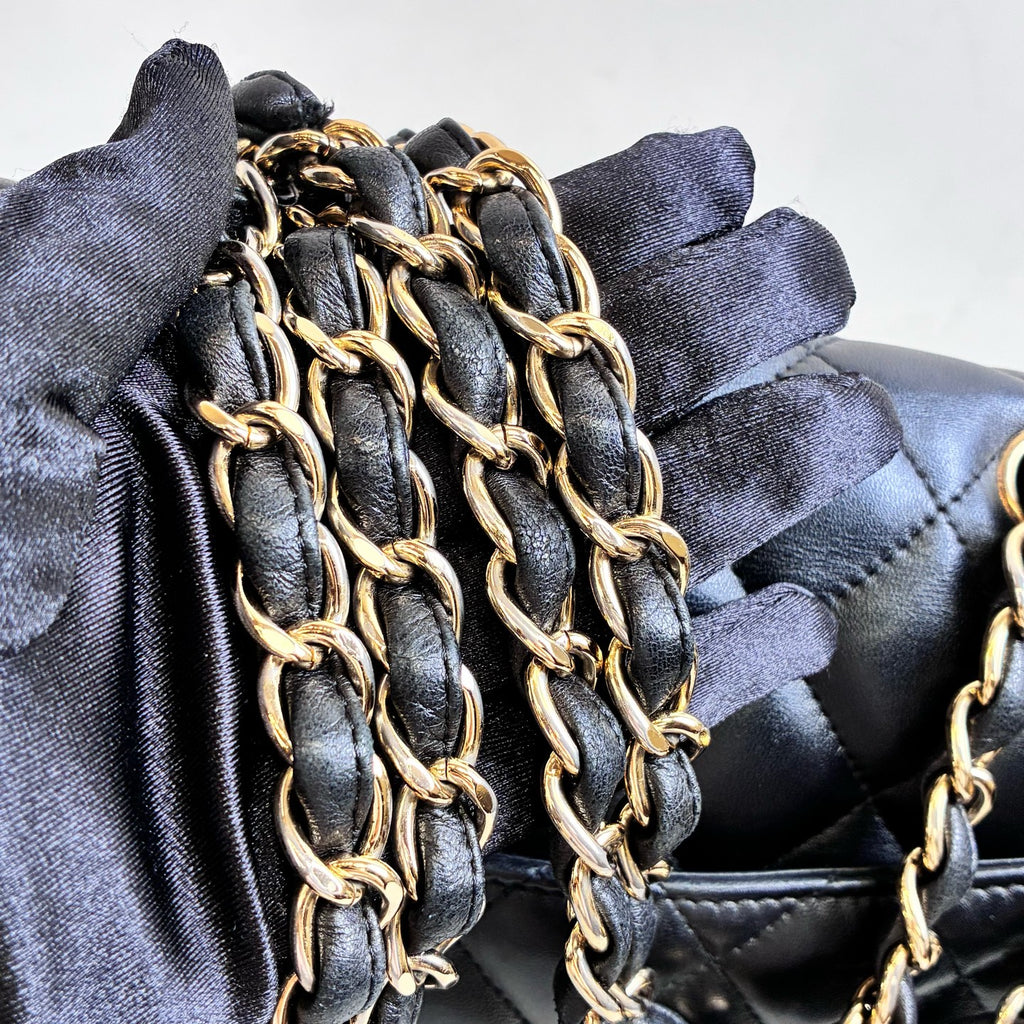 Chanel 14-inch 99% new CF medium size black and gold quilted lambskin dimensions 30*19.