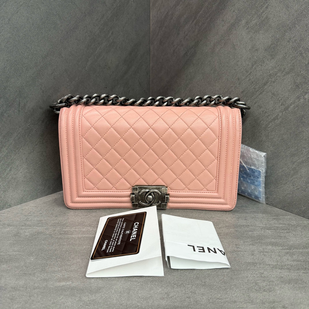 Chanel leboy medium-sized pink silver-clasp sheepskin bag with a clean three-dimensional inner lining, 20-kai, cassette card and ticket