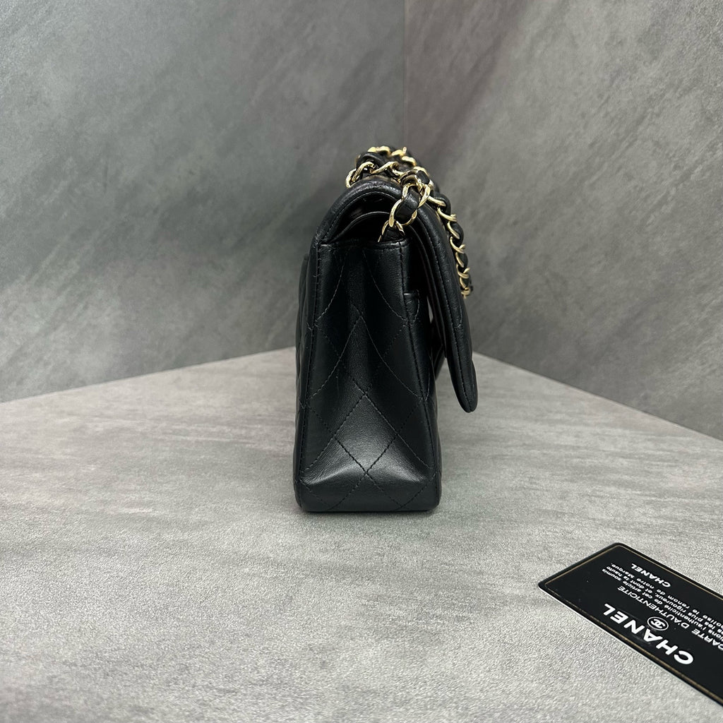 Chanel cf medium size black gold sheepskin chain bag, 27 openings, card bag type, three-dimensional, clean inside