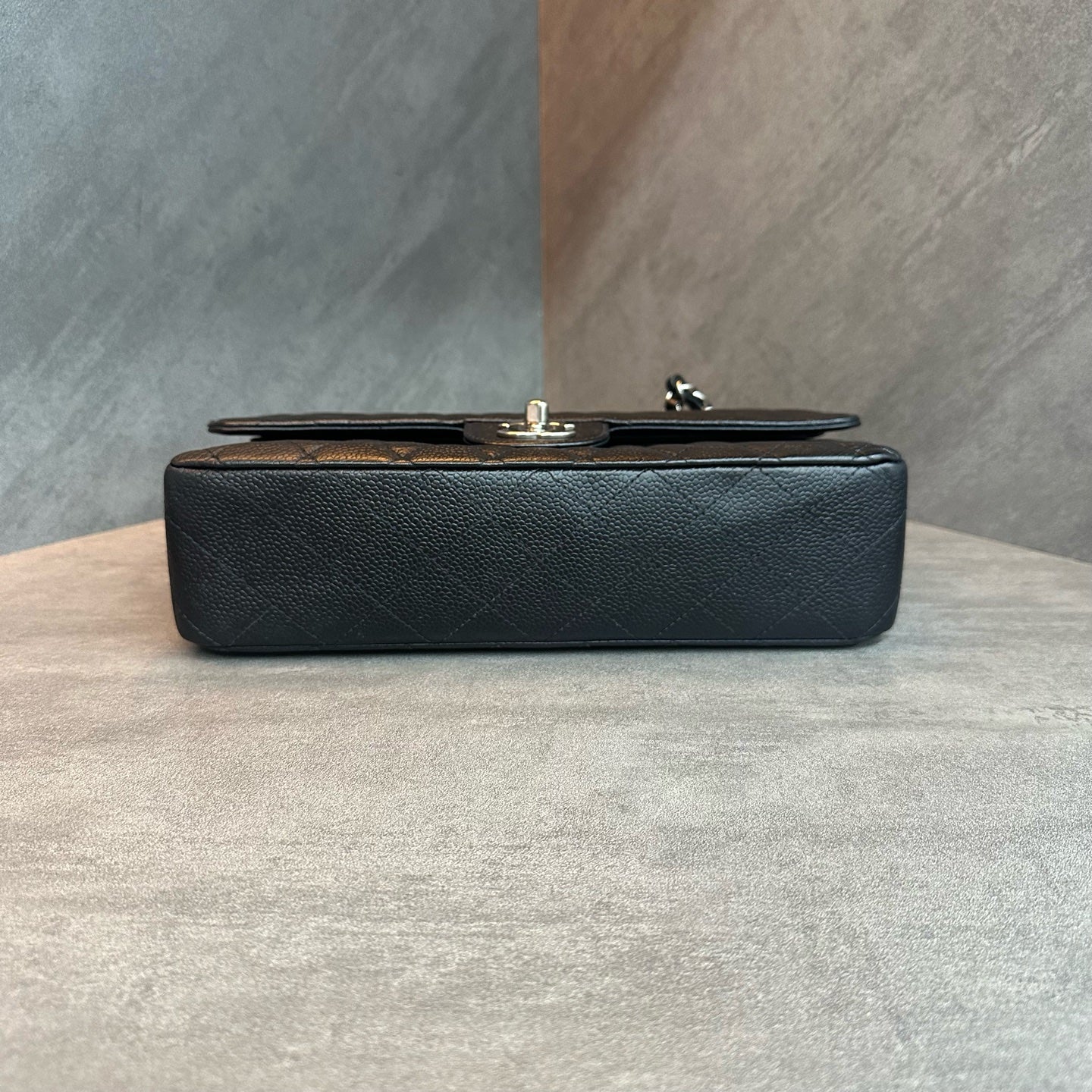 Chanel cf medium size black silver lychee cowhide 16-open bag with a clean inner lining